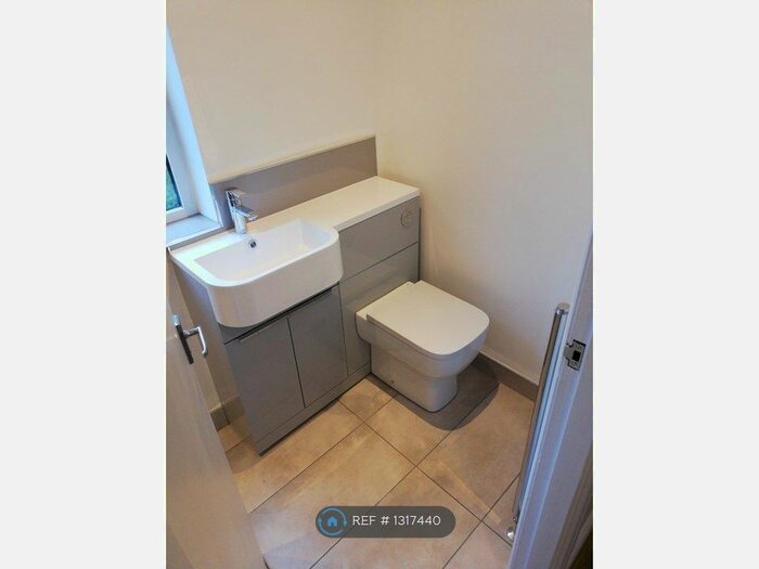 1 Bedroom Flat To Rent In Polygon Rd, Manchester M8