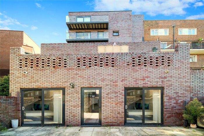 2 Bedroom Apartment To Rent In - Kingsland Road, E2