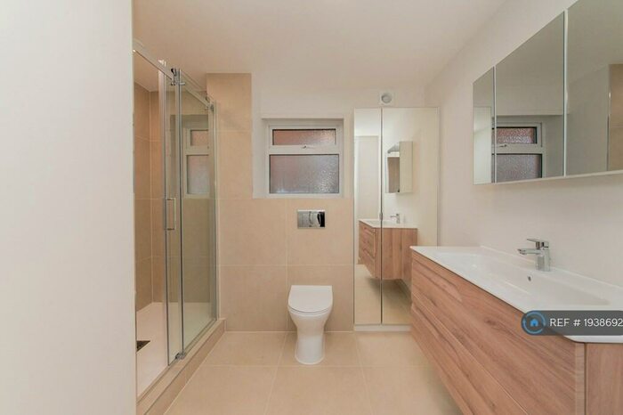 2 Bedroom Flat To Rent In Aran Drive, Stanmore, HA7