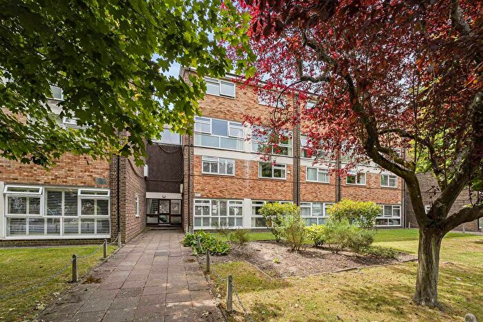 2 Bedroom Flat For Sale In Manor Road, Sidcup, DA15