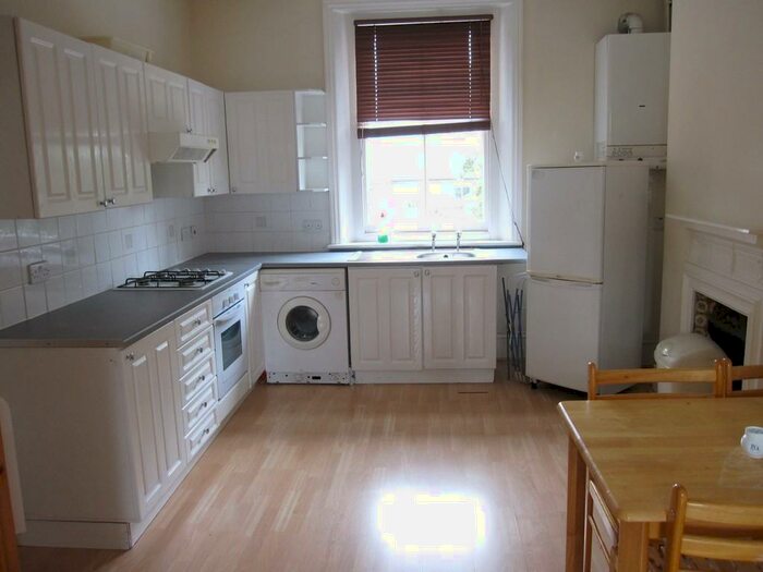4 Bedroom Apartment To Rent In B, Holloway Road, N7