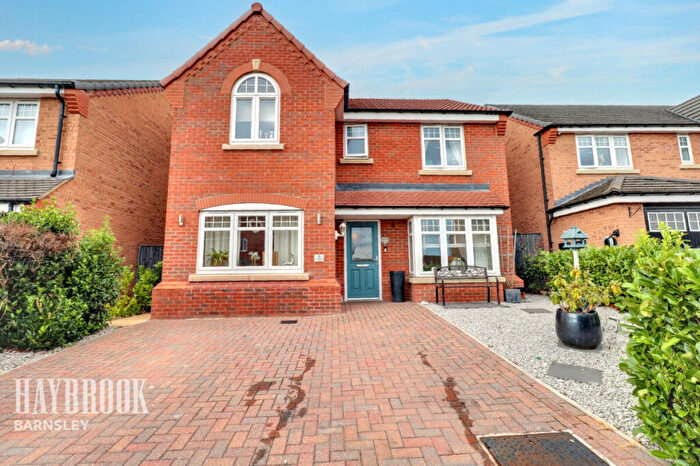 4 Bedroom Detached House For Sale In Longwall Close, Mapplewell, S75