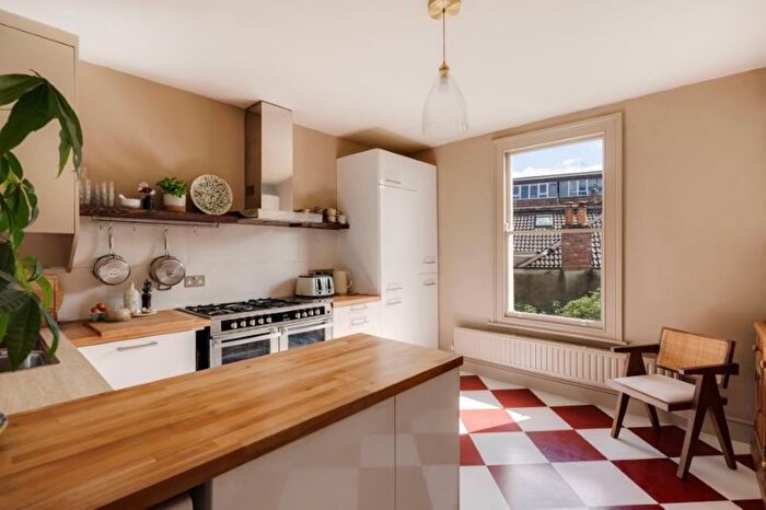 3 Bedroom Flat For Sale In Cotham Road, Cotham, Bristol, BS6