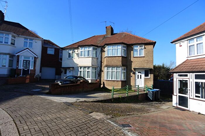 4 Bedroom Semi-Detached House To Rent In Ridge Close, Colindale, NW9
