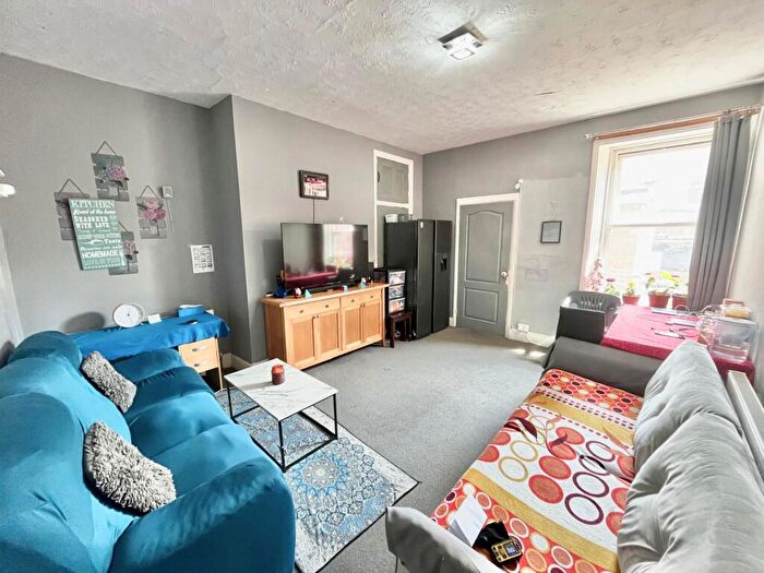 2 Bedroom Flat For Sale In Uxbridge Terrace, Gateshead, Tyne And Wear, NE10