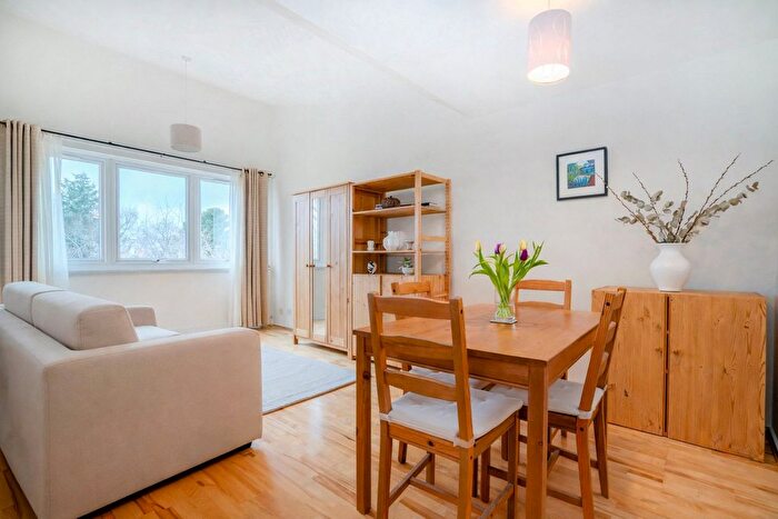 1 Bedroom Flat For Sale In Wellesley Road, Strawberry Hill, Twickenham, TW2