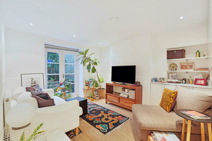 2 Bedroom Terraced House To Rent In Hemingford Road, Islington Central, N1