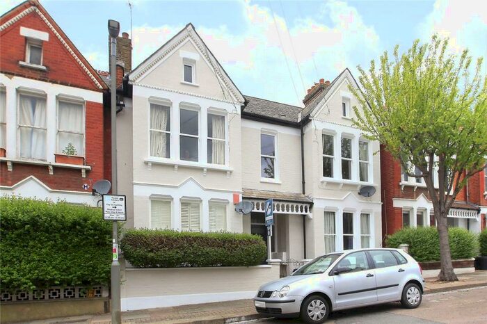 2 Bedroom Flat To Rent In Lynn Road, London, SW12