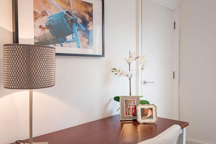 1 Bedroom Flat To Rent In Picton Place, London, W1U