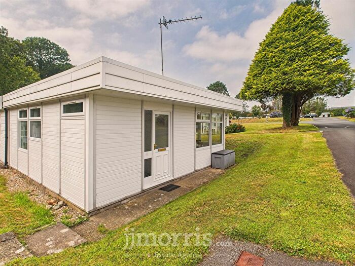 2 Bedroom Chalet For Sale In The Woodlands, Cuffern, Roch, Haverfordwest, SA62