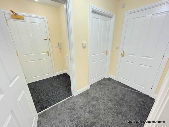2 Bedroom Flat To Rent In Barton Street, Farnworth, Bolton, BL4