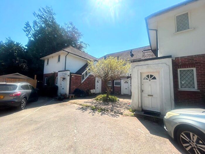 2 Bedroom Flat To Rent In Derby Road, Bournemouth, BH1