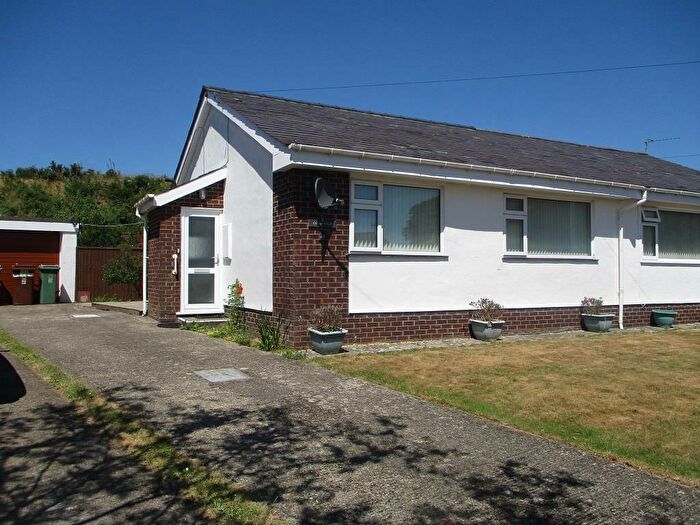 2 Bedroom Semi-Detached Bungalow For Sale In Bryn Tyddyn, Pentrefelin, Criccieth, LL52