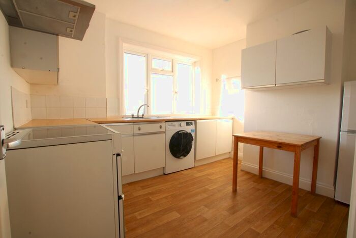 1 Bedroom Flat To Rent In Station Road, Burgess Hill, RH15