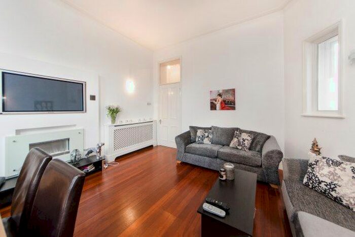 2 Bedroom Flat To Rent In A Barkston Gardens, London, SW5