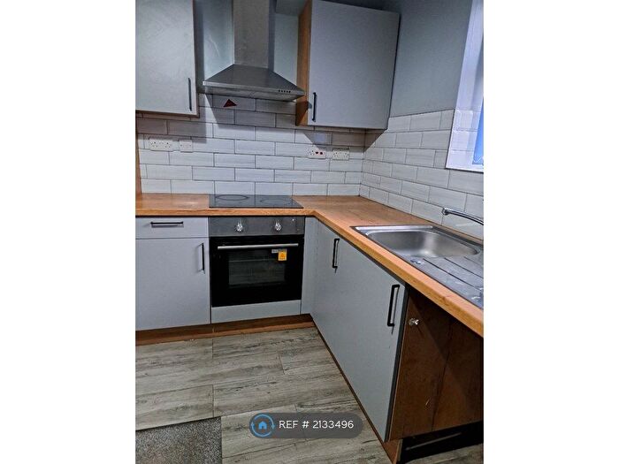 1 Bedroom Flat To Rent In North Park Road, Bradford, BD9