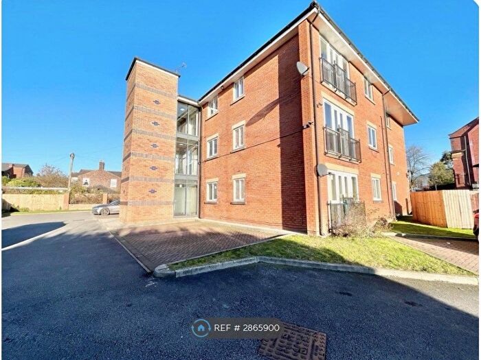 2 Bedroom Flat To Rent In Greengate Lane, Manchester, M25