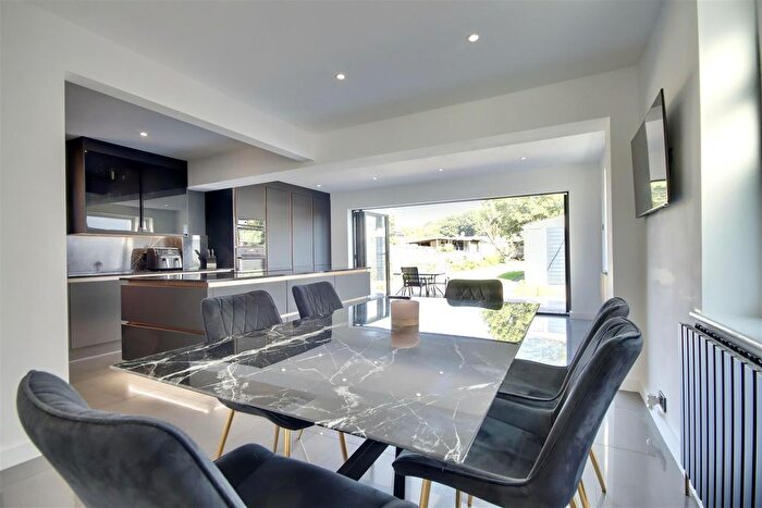 3 Bedroom Detached House For Sale In Redlands Lane, Fareham, PO14