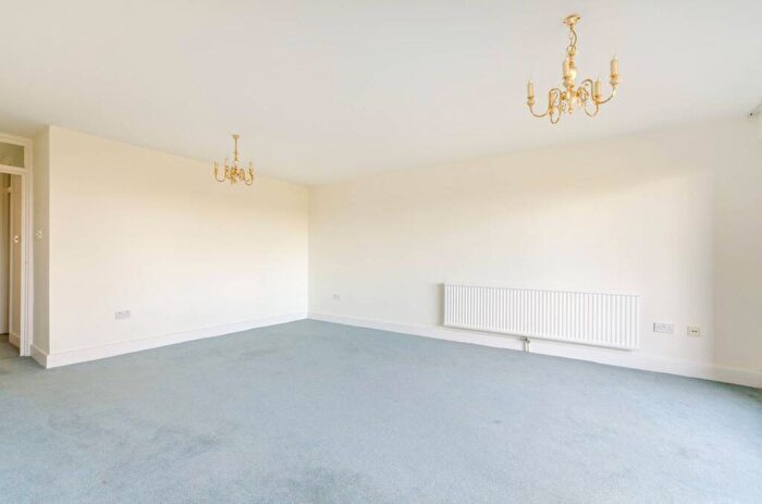 3 Bedroom Flat To Rent In Anglesea Road, Kingston, Kingston Upon Thames, KT1