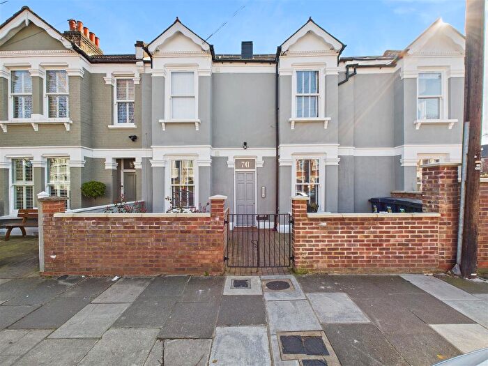 2 Bedroom Flat To Rent In Berrymead Gardens, London, W3