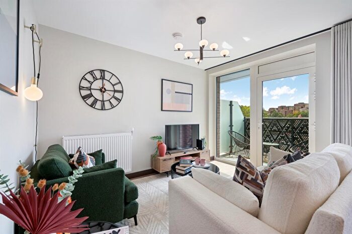 1 Bedroom Apartment For Sale In Caxton Square, Alexandra Park Borders, London, N22