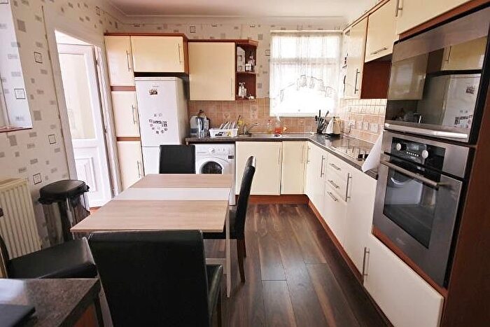 2 Bedroom Bungalow To Rent In Commercial Road, Staines-Upon-Thames, Middlesex, TW18