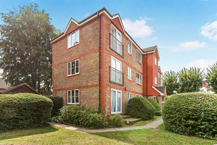 2 Bedroom Flat For Sale In Sevenoaks Close, Sutton, SM2