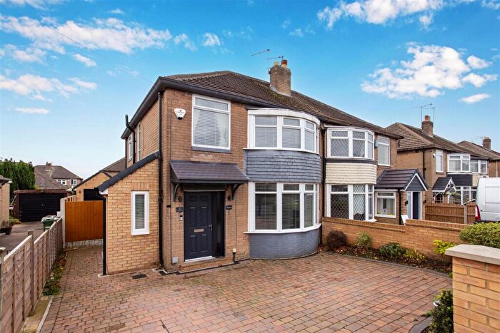 3 Bedroom Semi Detached House For Sale In Kingswear Crescent, Leeds, LS15