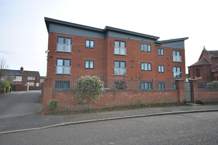 3 Bedroom Flat To Rent In Firth Crescent, New Rossington, Doncaster, DN11