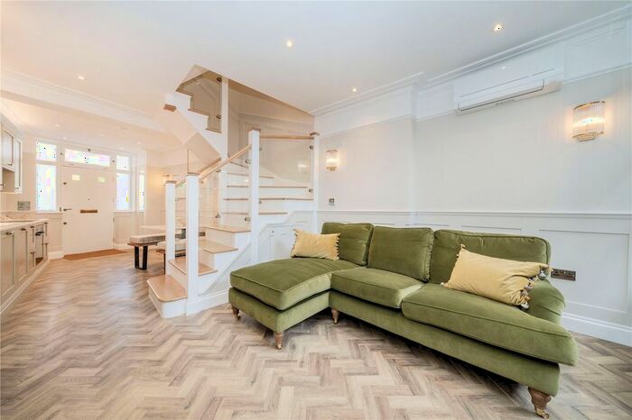 2 Bedroom Detached House To Rent In Dinsmore Road, London, SW12