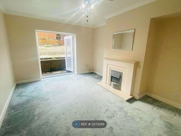 3 Bedroom Semi-Detached House To Rent In Mount Road, Tividale, Oldbury, B69