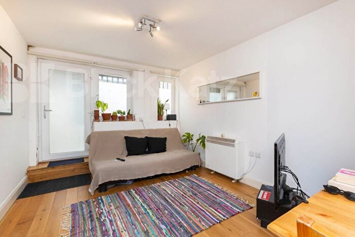 Studio To Rent In Clarence Mews, Clapton Square, E5