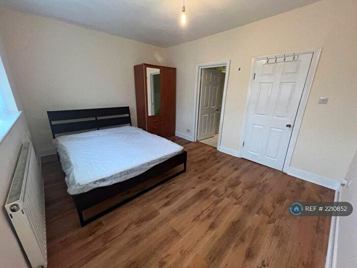 Studio To Rent In York Road, London, E17