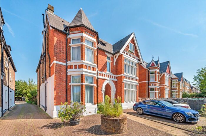 3 Bedroom Flat To Rent In Hamilton Road, Ealing, W5