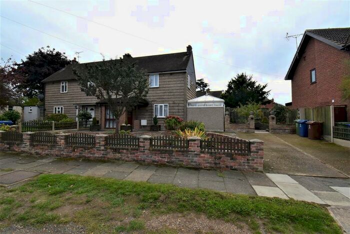 3 Bedroom Semi-Detached House For Sale In Ridgwell Avenue, Orsett, RM16