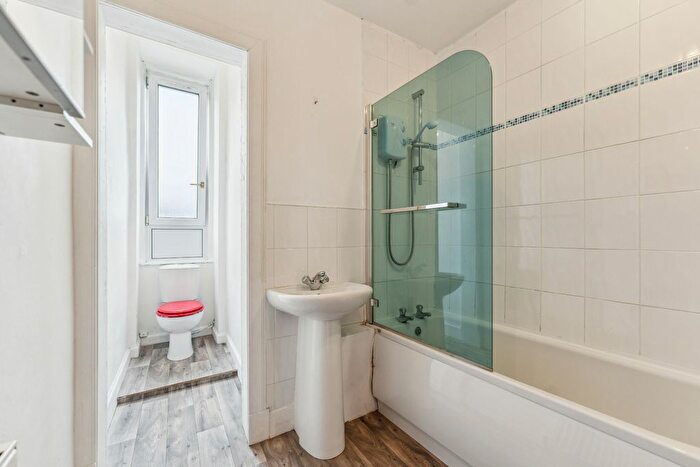 1 Bedroom Flat To Rent In Meadowpark Street, Dennistoun, Glasgow, G31
