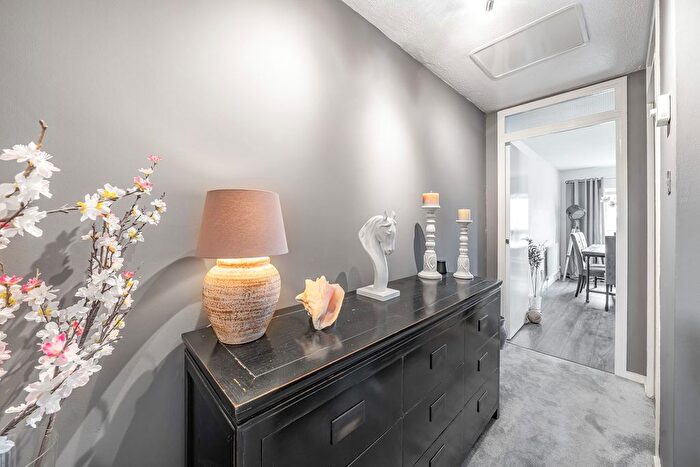 2 Bedroom Flat To Rent In Cranmer Road, Oval, SW9