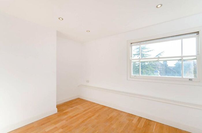 2 Bedroom Flat To Rent In Berrylands Road, Surbiton, KT5