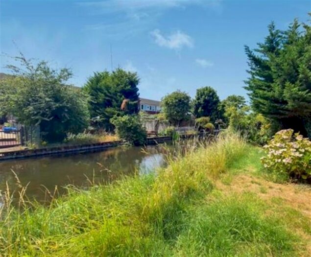 3 Bedroom End Of Terrace House To Rent In Stourton Avenue, Hounslow, TW13