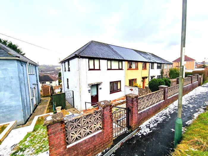 3 Bedroom Semi Detached House For Sale In Brynglas Avenue, Pontllanfriath, NP12
