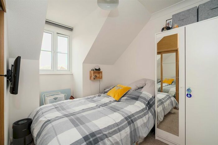 1 Bedroom Flat For Sale In Dolphin Court, High Wycombe, HP11
