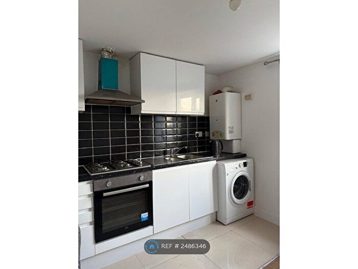 2 Bedroom Flat To Rent In Dalston Lane, London, E8