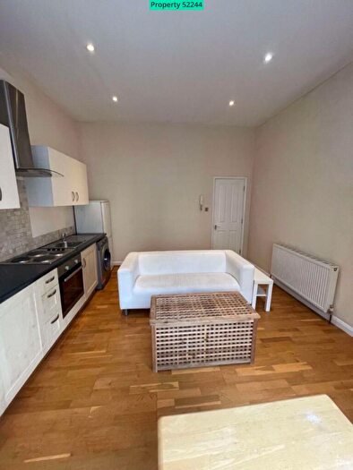 2 Bedroom Flat To Rent In Cologne Road, London, SW11