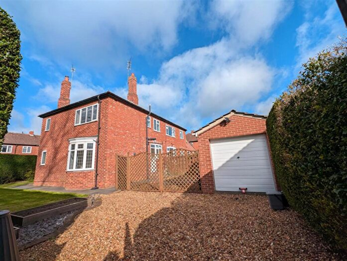 3 Bedroom Semi Detached House For Sale In Swaledale Avenue, Darlington, DL3