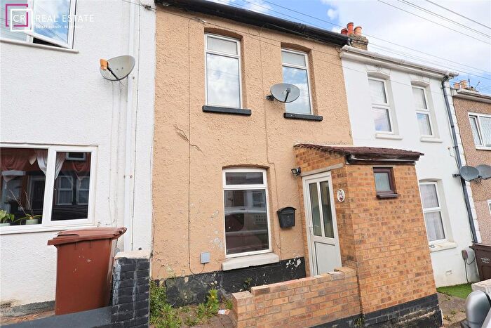2 Bedroom Terraced House For Sale In Connaught Road, Chatham, ME4