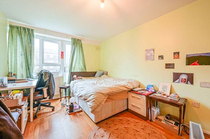 2 Bedroom Flat To Rent In Sheffield Square, Bow, London, E3