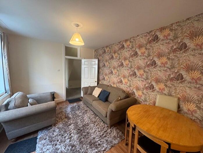 2 Bedroom Apartment To Rent In North Road, Cardiff, CF14
