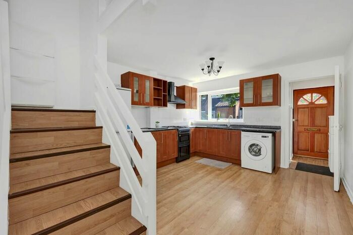 3 Bedroom Semi-Detached House To Rent In Fulwood Walk, London, SW19