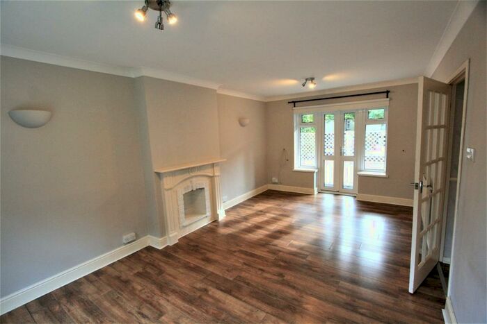 2 Bedroom Flat To Rent In Kemsing Close, Hayes, Bromley, BR2