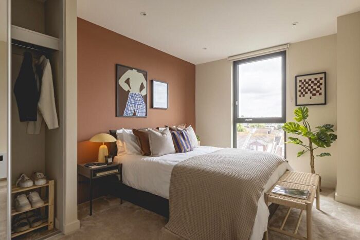 2 Bedroom Apartment To Rent In Apartment, Hove Gardens, BN3
